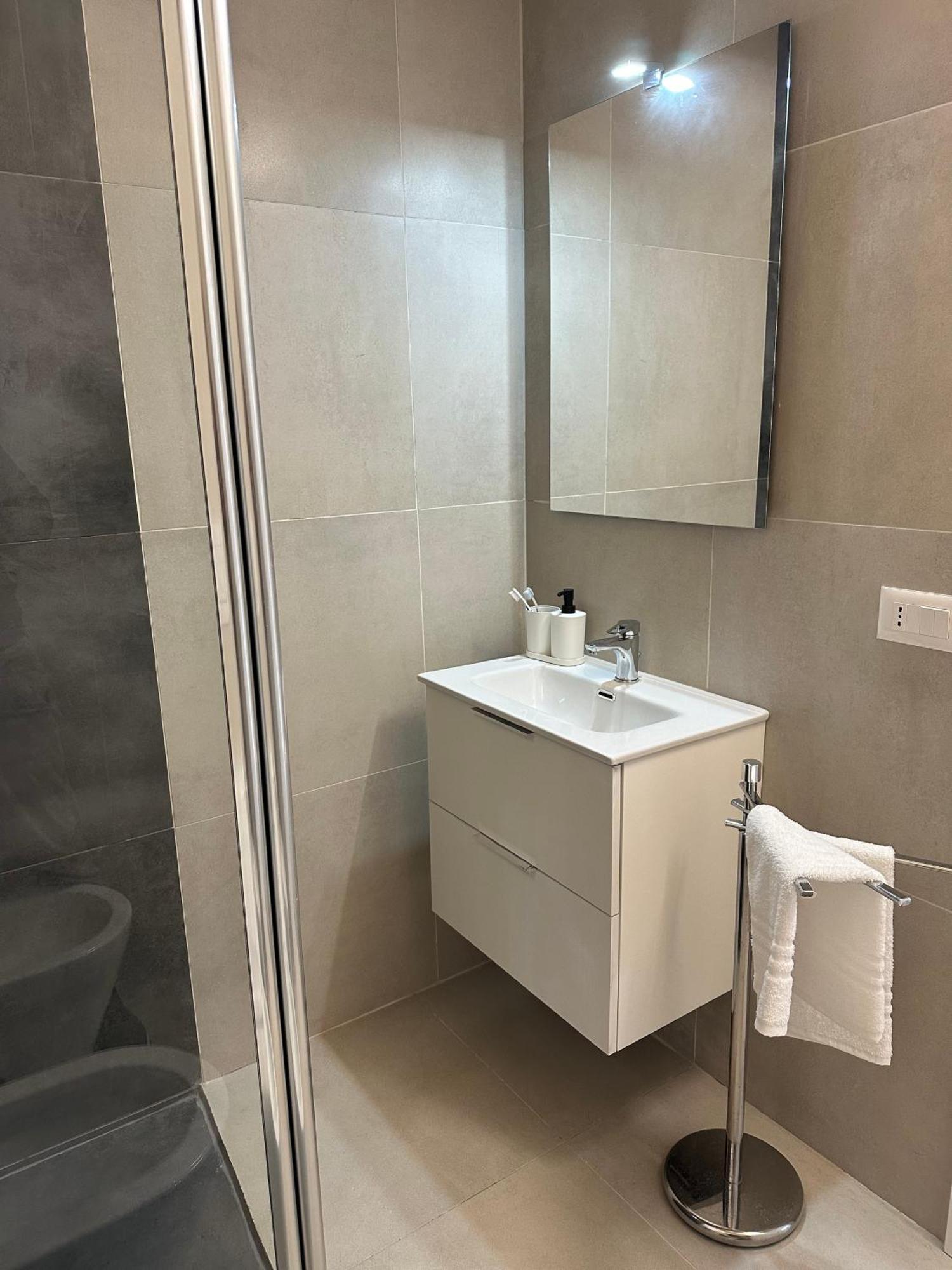Mosaic Inn Генуя Экстерьер фото